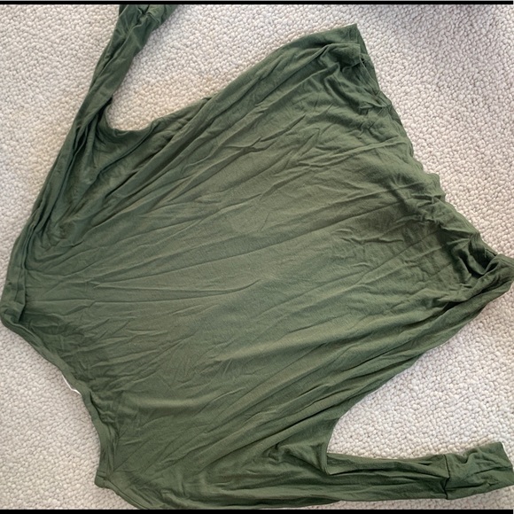 green top - Picture 3 of 5